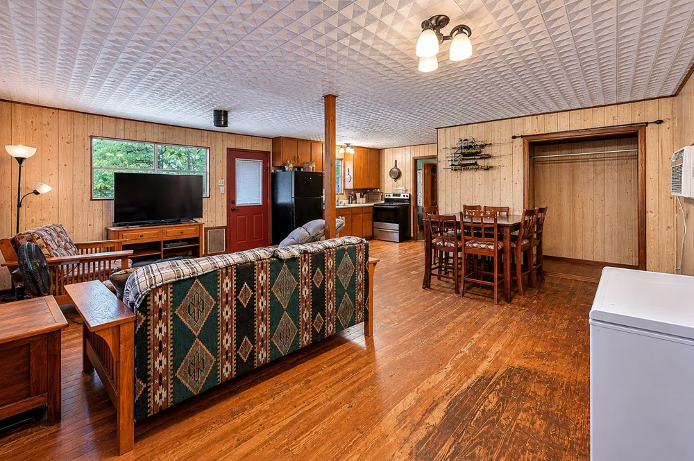 1001 Leaning Oak Drive Tool, TX 75143