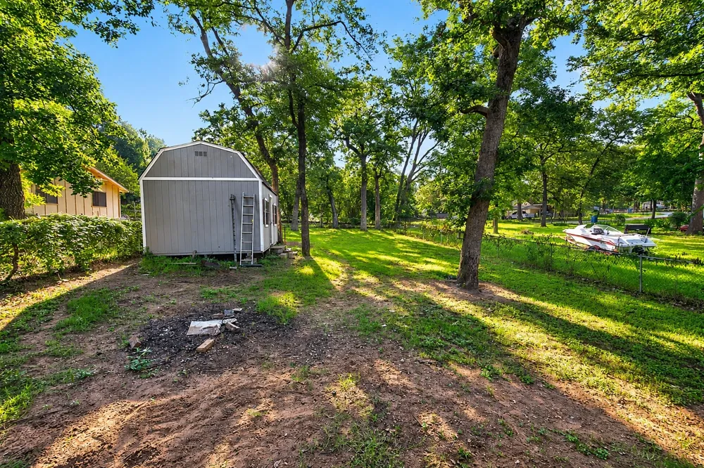 1001 Leaning Oak Drive Tool, TX 75143