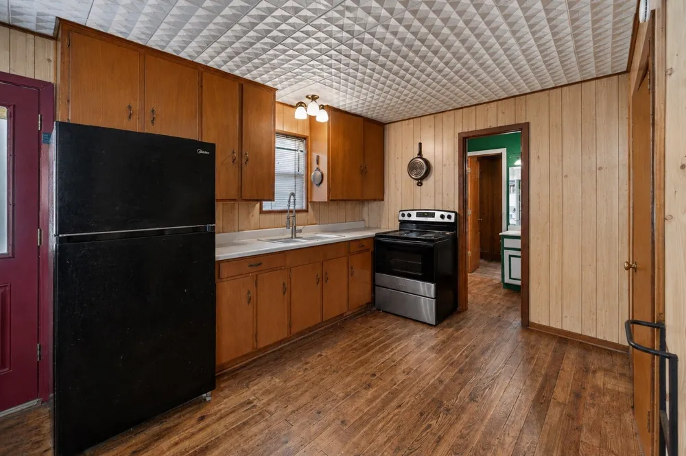 1001 Leaning Oak Drive Tool, TX 75143