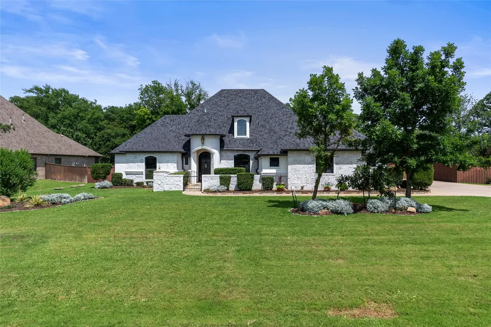 110 Red Oak Drive Krugerville, TX 76227