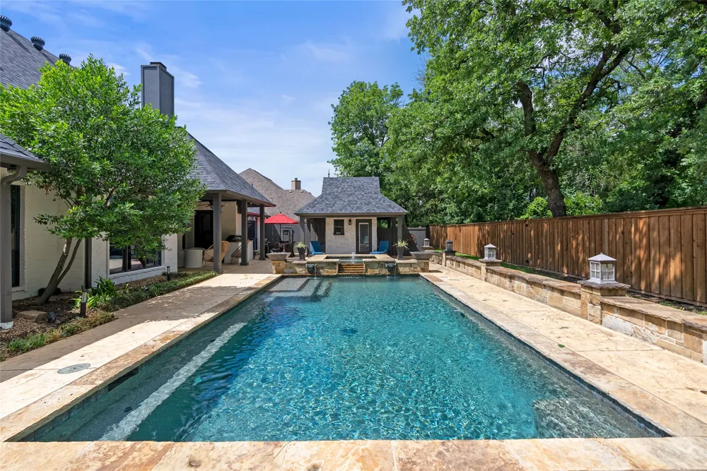 110 Red Oak Drive Krugerville, TX 76227