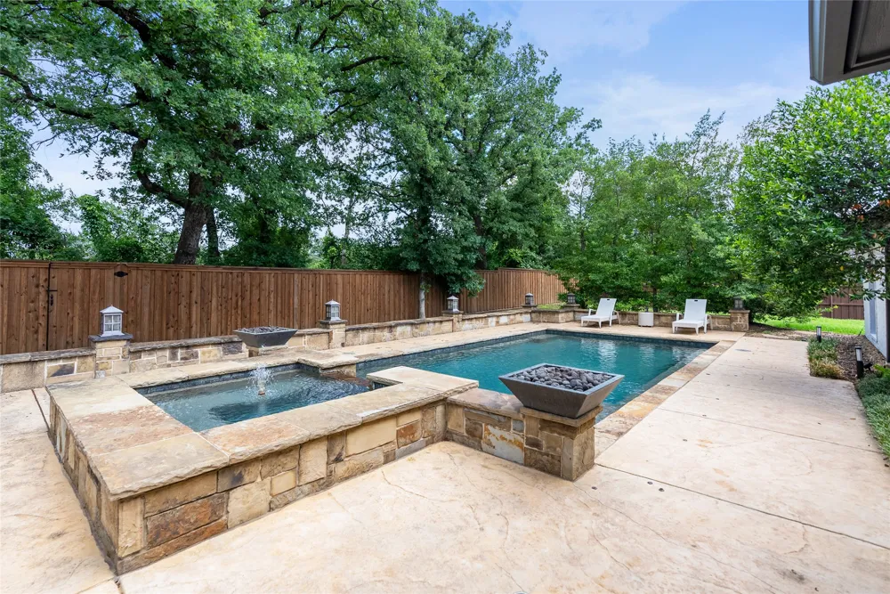 110 Red Oak Drive Krugerville, TX 76227