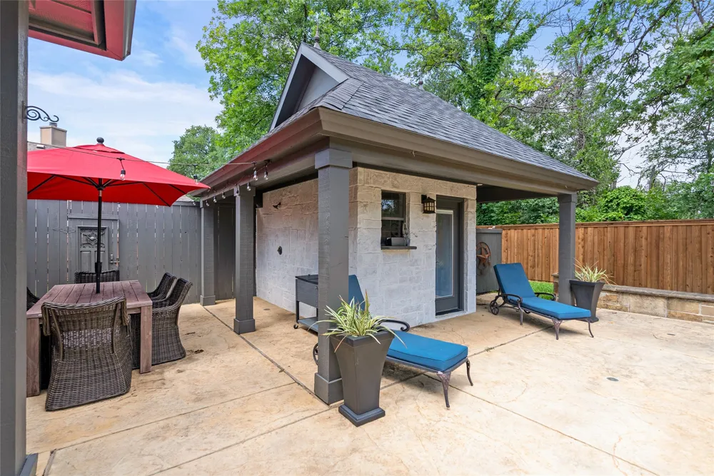 110 Red Oak Drive Krugerville, TX 76227