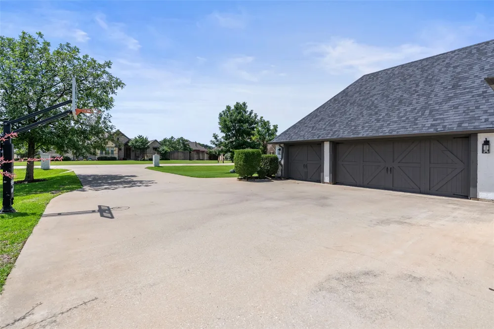 110 Red Oak Drive Krugerville, TX 76227