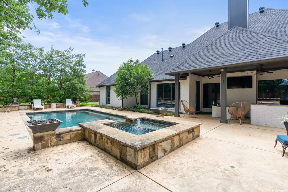 110 Red Oak Drive Krugerville, TX 76227