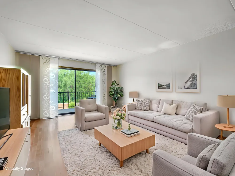 2455 Londin Lane E #322 Maplewood, MN 55119