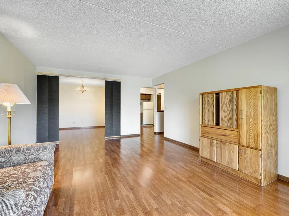 2455 Londin Lane E #322 Maplewood, MN 55119