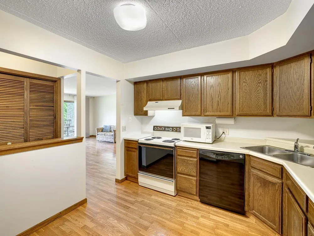 2455 Londin Lane E #322 Maplewood, MN 55119