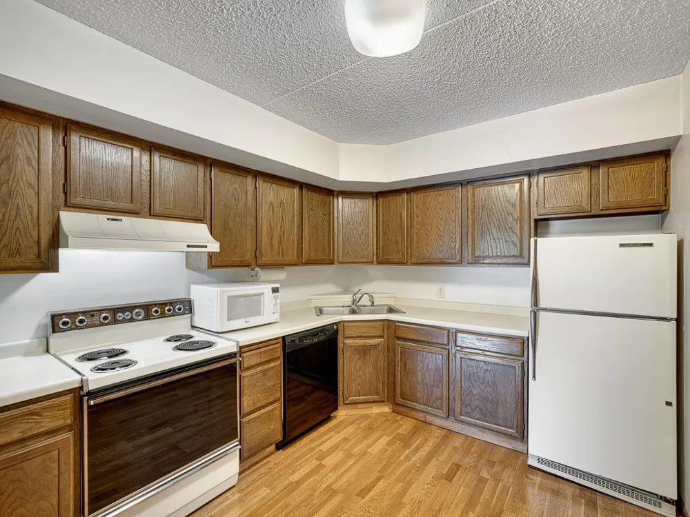 2455 Londin Lane E #322 Maplewood, MN 55119