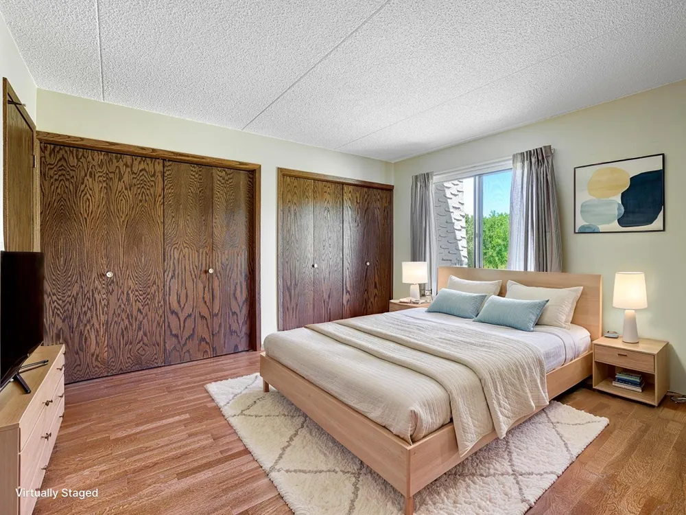 2455 Londin Lane E #322 Maplewood, MN 55119