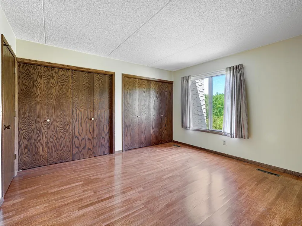 2455 Londin Lane E #322 Maplewood, MN 55119