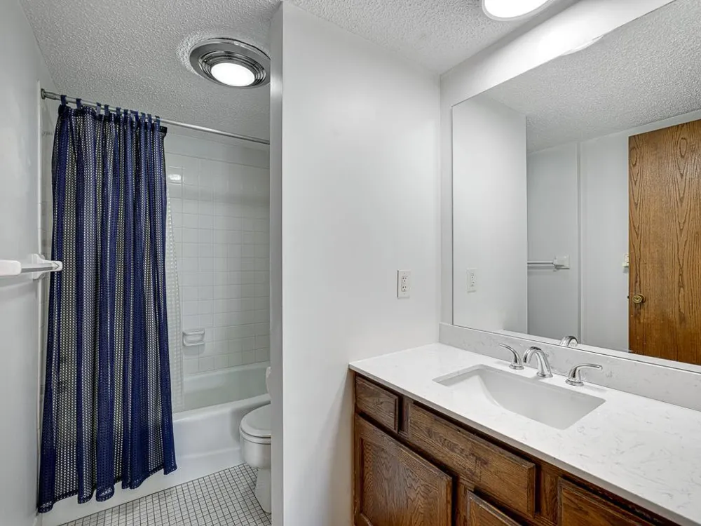 2455 Londin Lane E #322 Maplewood, MN 55119