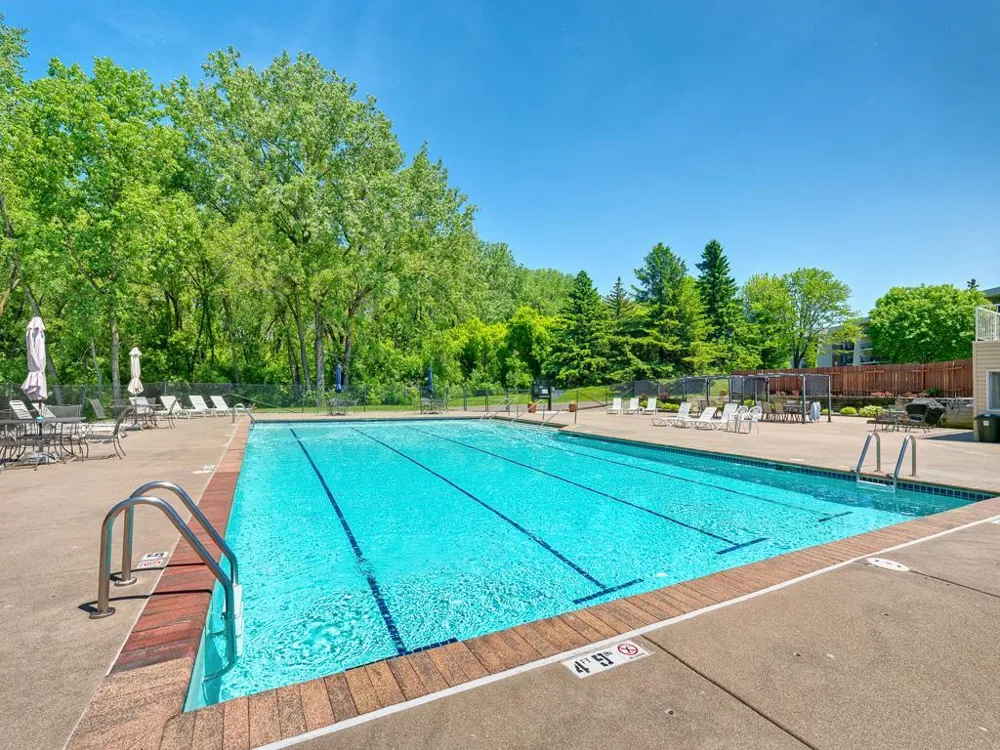 2455 Londin Lane E #322 Maplewood, MN 55119