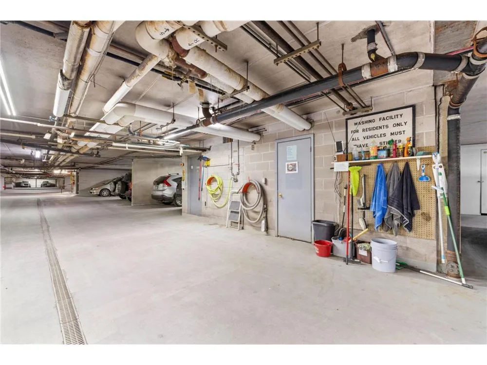 2455 Londin Lane E #322 Maplewood, MN 55119