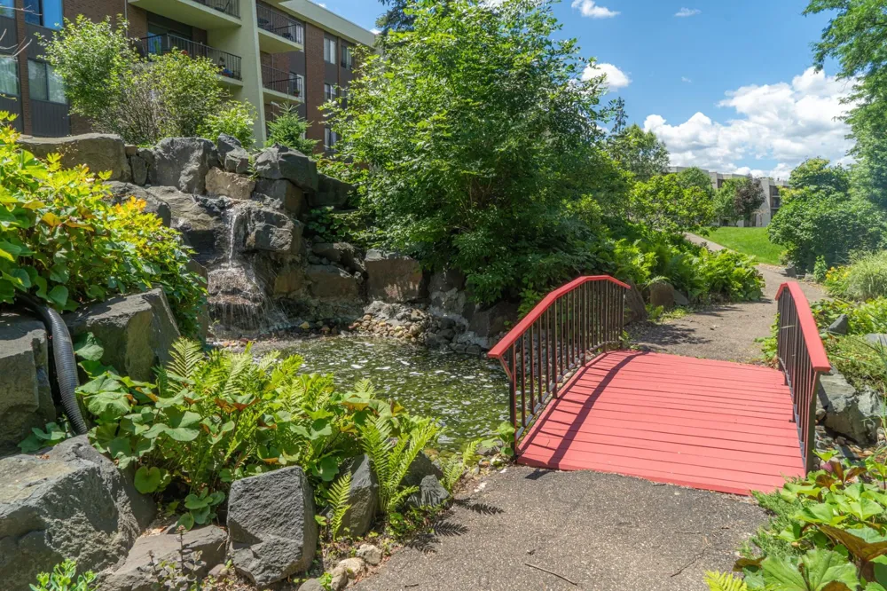 2455 Londin Lane E #322 Maplewood, MN 55119