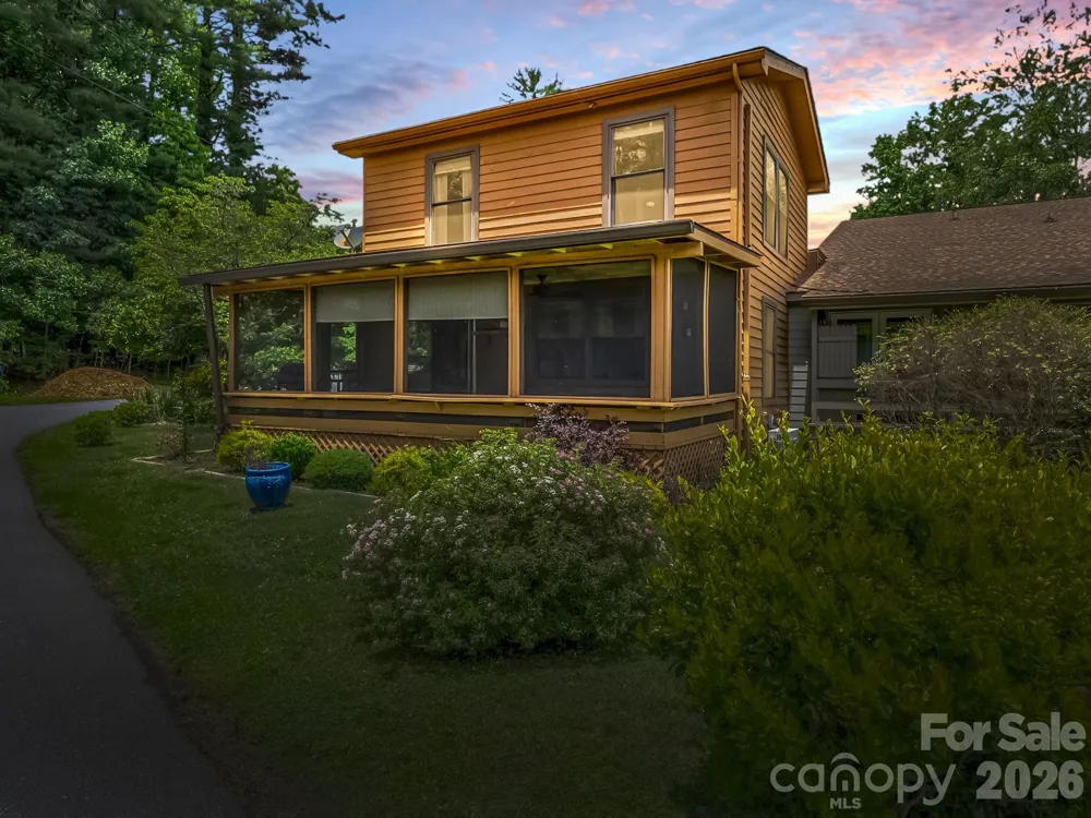 117 Willow Way Hendersonville, NC 28739