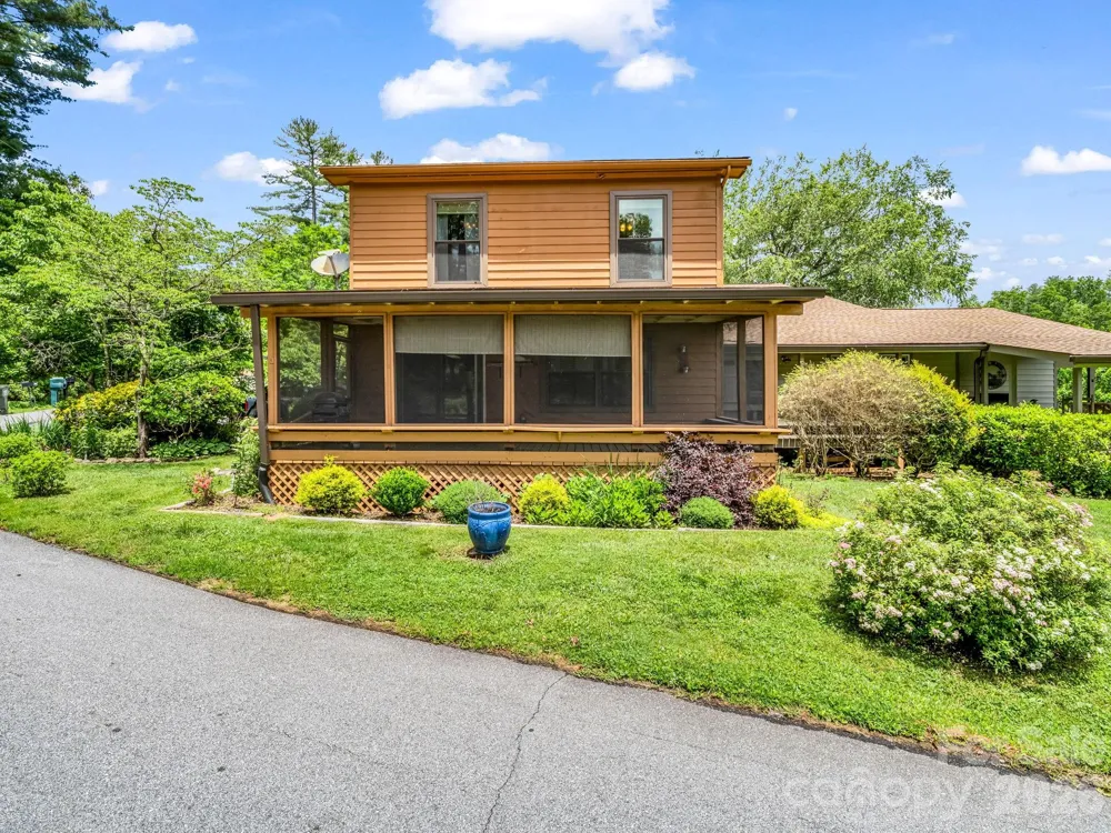 117 Willow Way Hendersonville, NC 28739