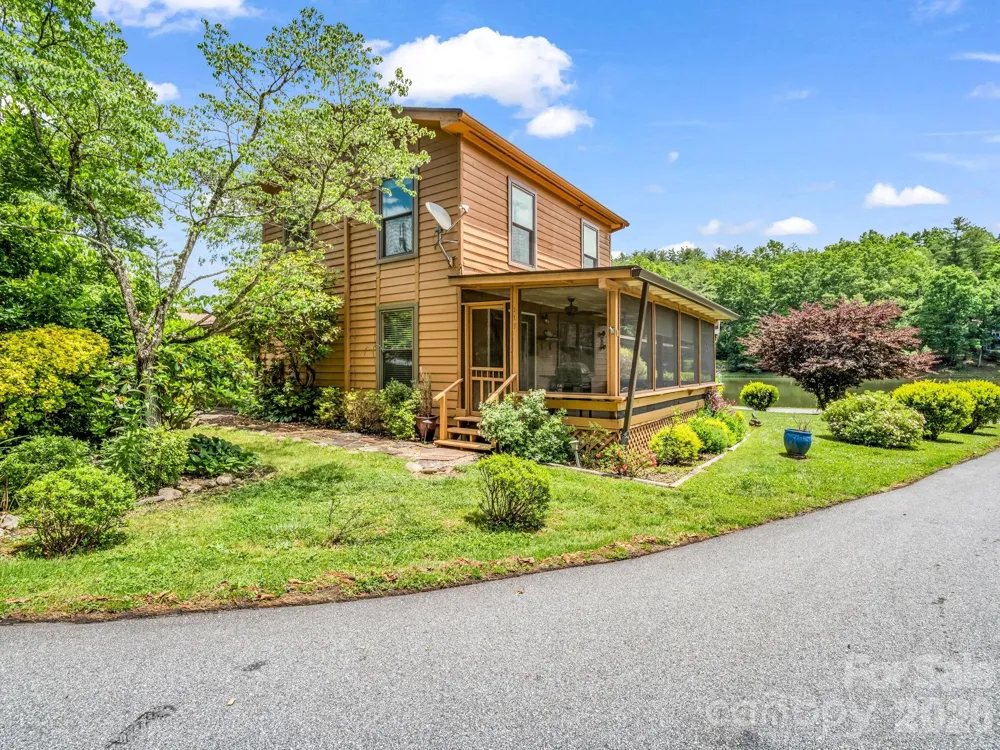 117 Willow Way Hendersonville, NC 28739