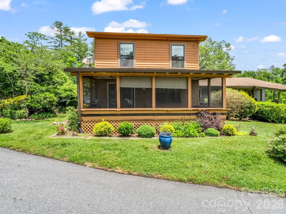 117 Willow Way Hendersonville, NC 28739