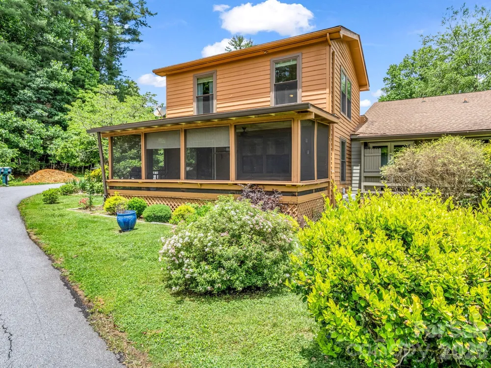 117 Willow Way Hendersonville, NC 28739
