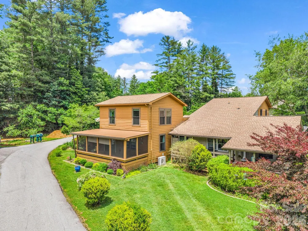 117 Willow Way Hendersonville, NC 28739