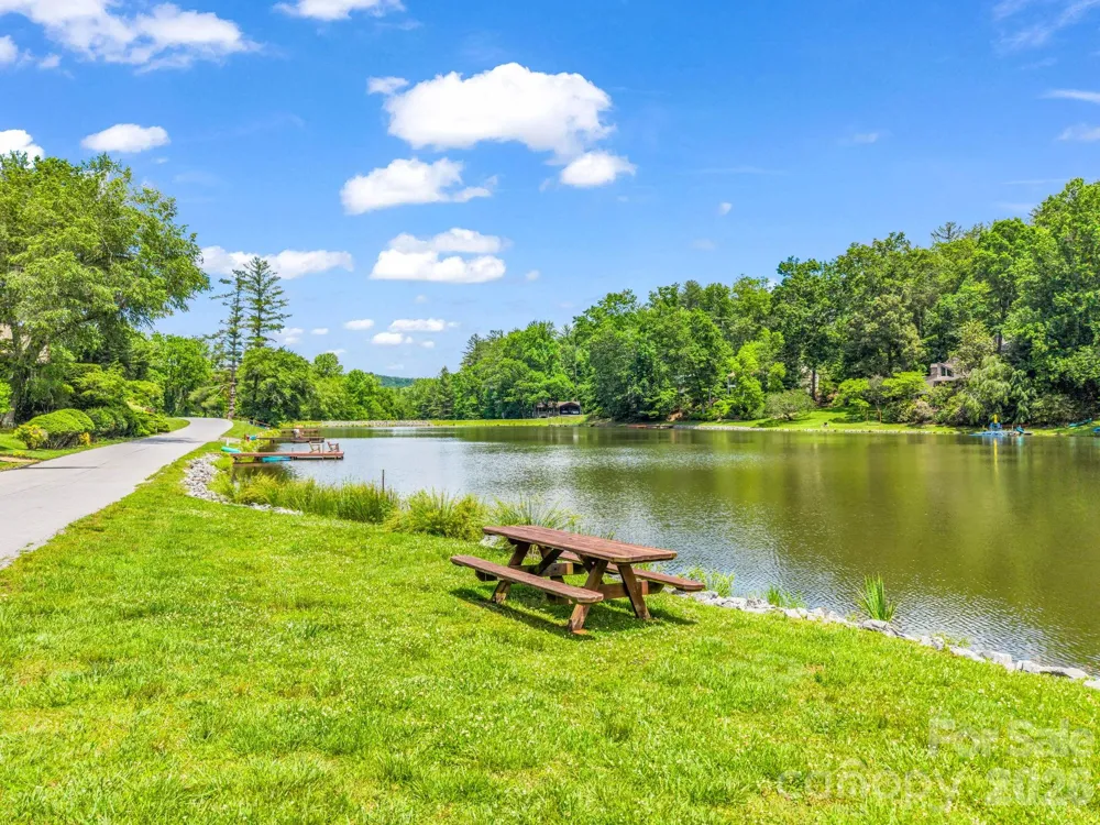 117 Willow Way Hendersonville, NC 28739