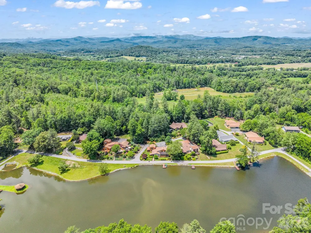 117 Willow Way Hendersonville, NC 28739