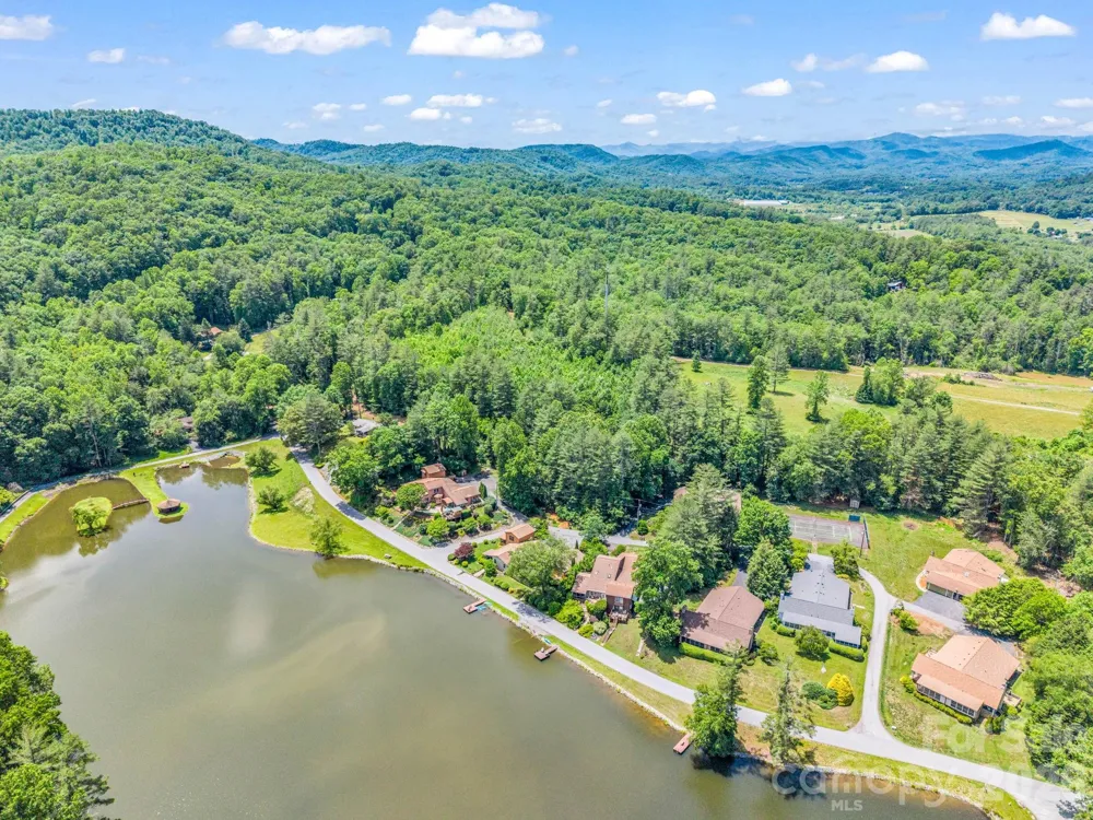 117 Willow Way Hendersonville, NC 28739