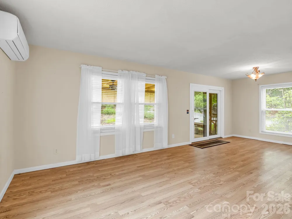 117 Willow Way Hendersonville, NC 28739