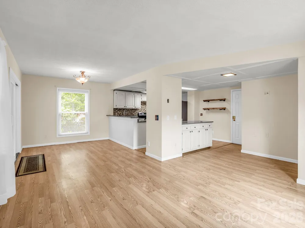 117 Willow Way Hendersonville, NC 28739