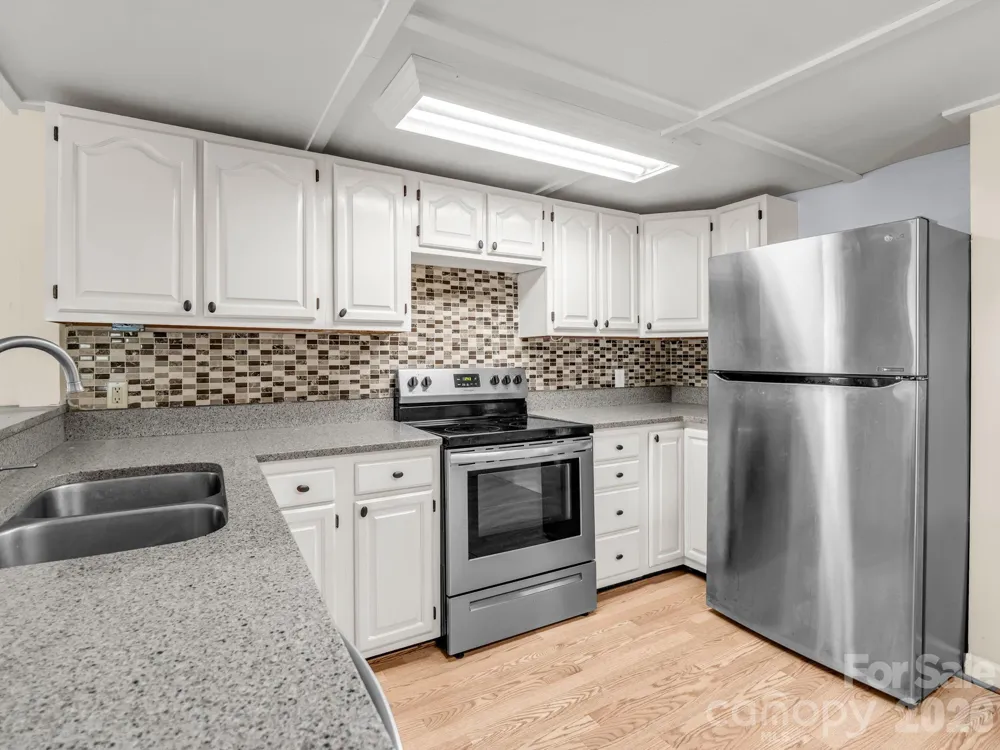 117 Willow Way Hendersonville, NC 28739