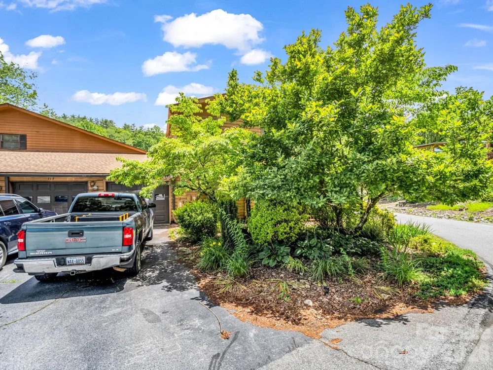 117 Willow Way Hendersonville, NC 28739