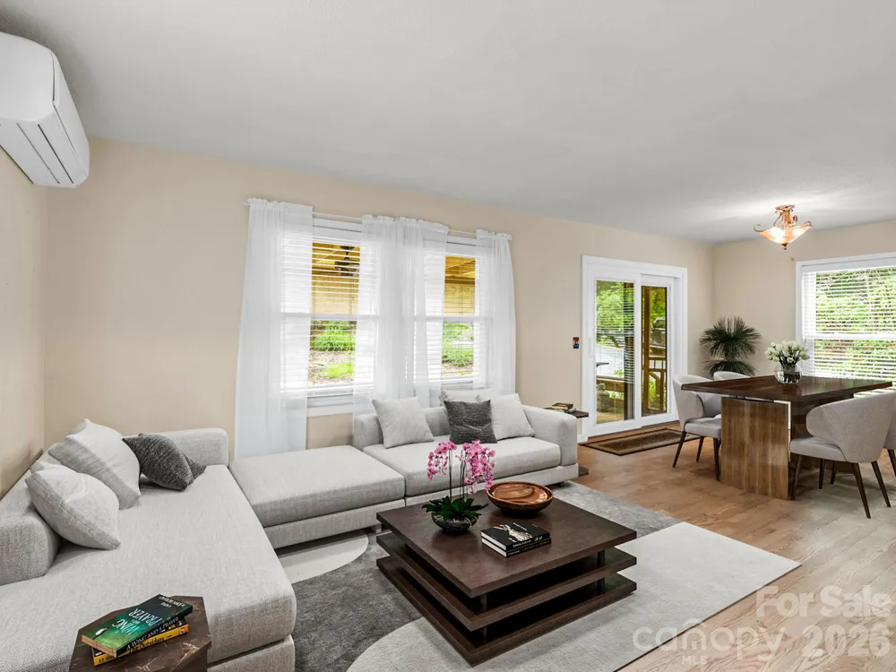 117 Willow Way Hendersonville, NC 28739