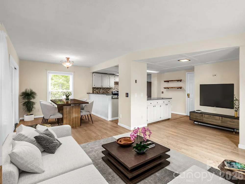 117 Willow Way Hendersonville, NC 28739