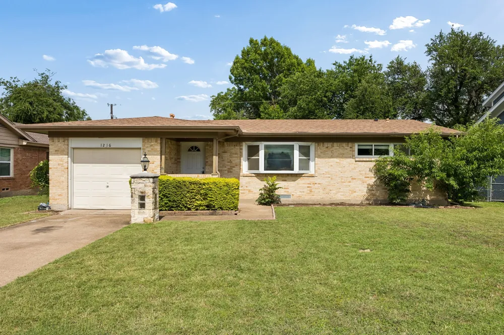 1216 Bluebird Lane Garland, TX 75042