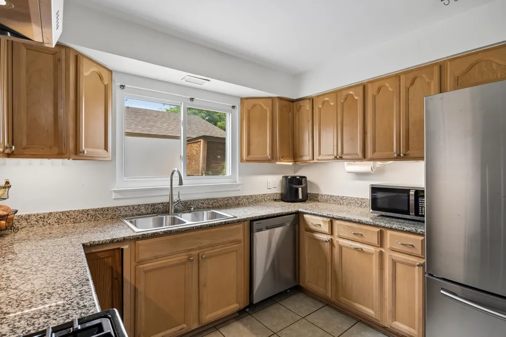 1216 Bluebird Lane Garland, TX 75042