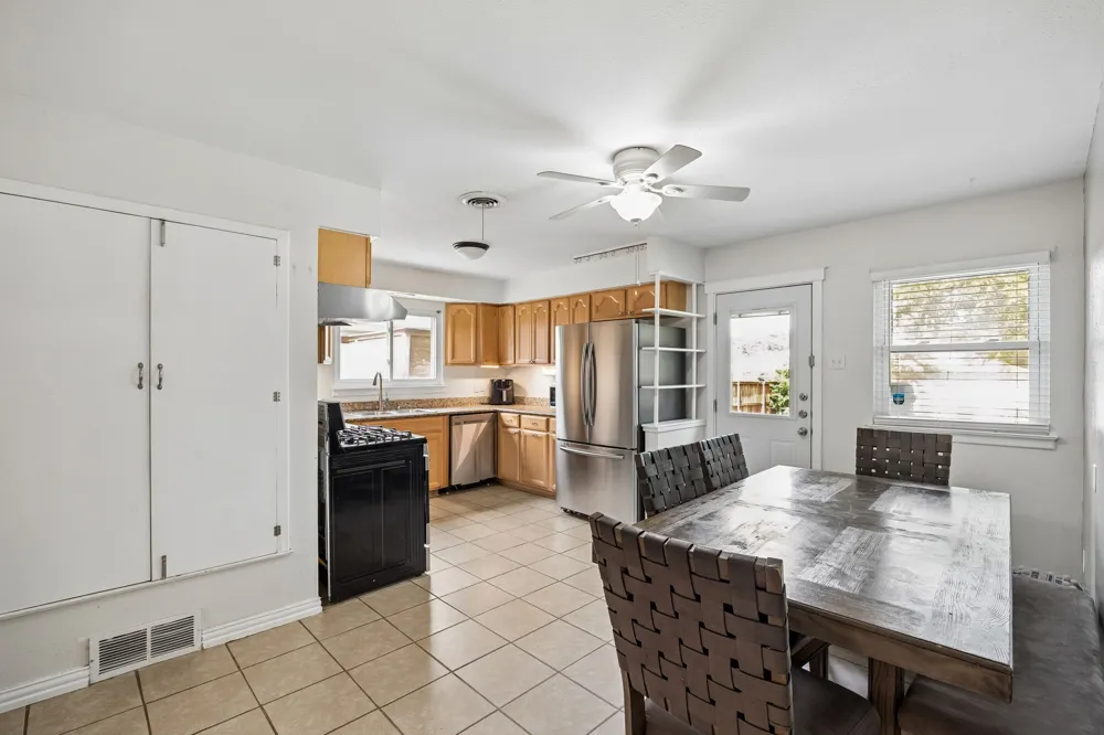 1216 Bluebird Lane Garland, TX 75042