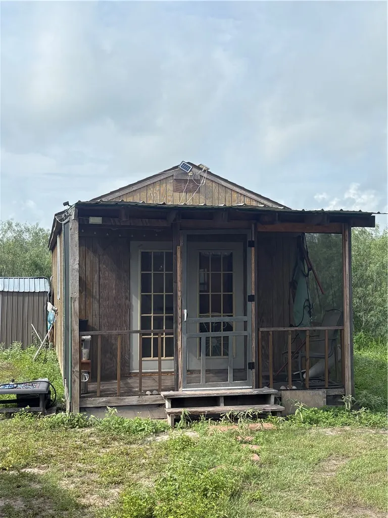 6995 County Road 12 Bishop, TX 78343