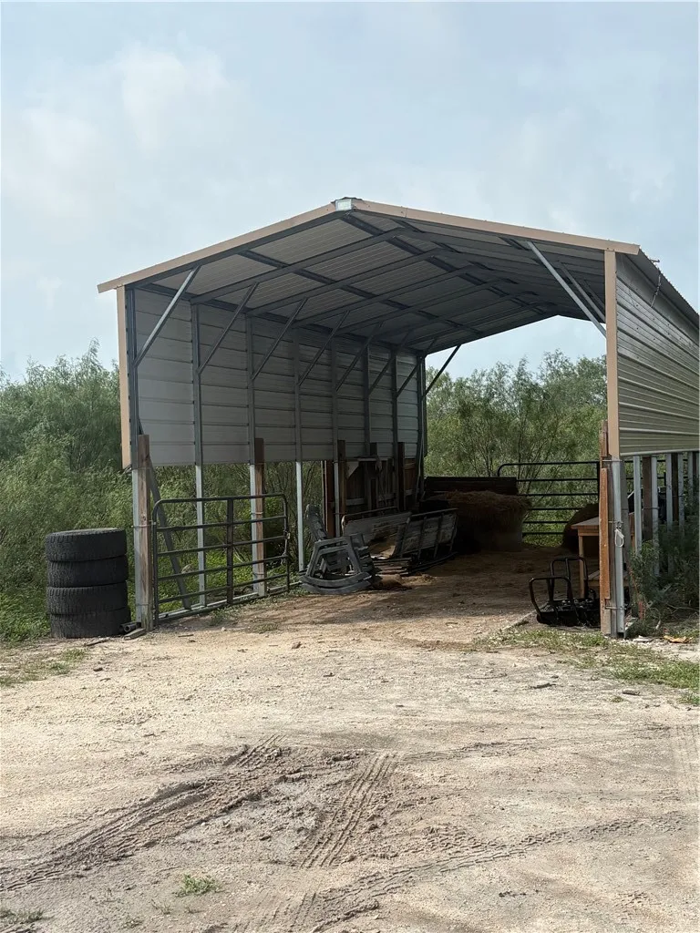 6995 County Road 12 Bishop, TX 78343