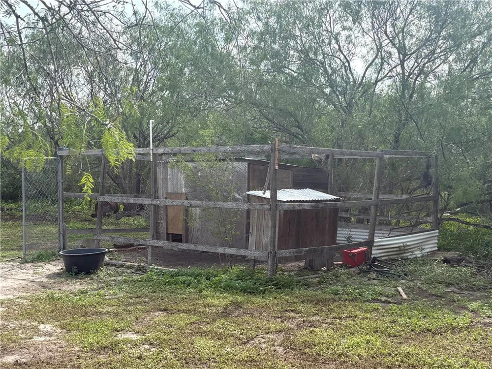 6995 County Road 12 Bishop, TX 78343