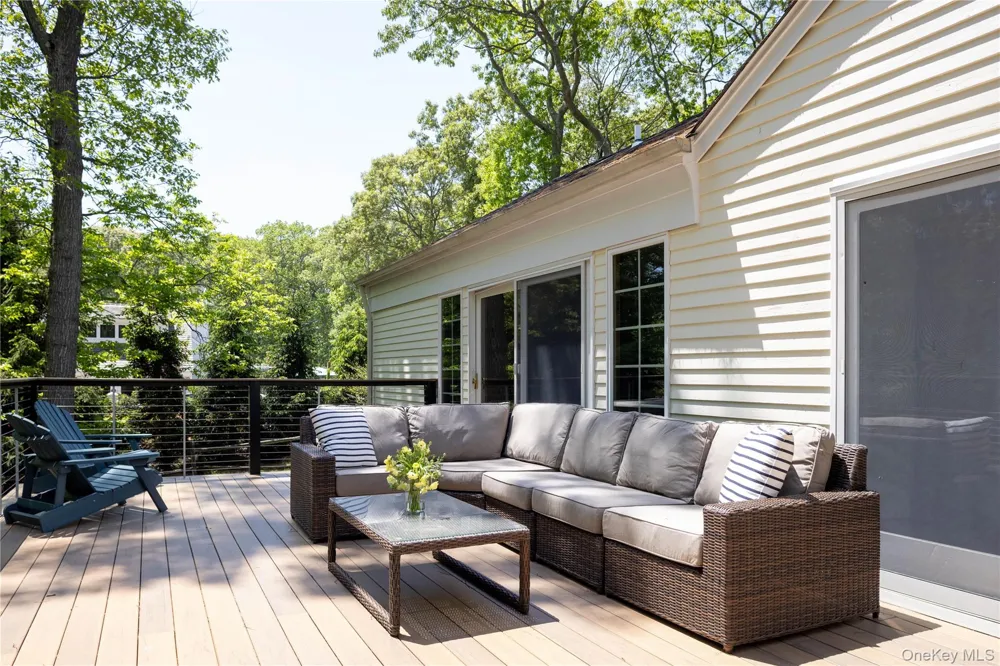 8579 New Suffolk Avenue Cutchogue, NY 11935