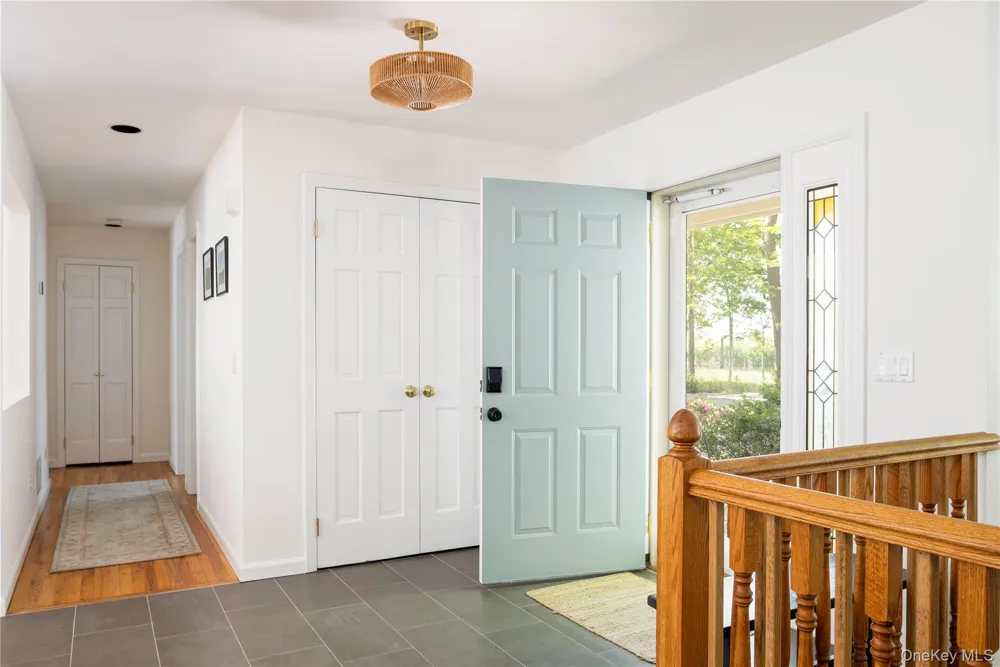 8579 New Suffolk Avenue Cutchogue, NY 11935