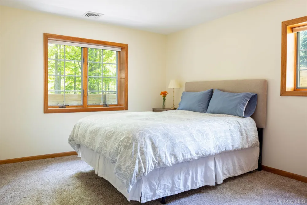 8579 New Suffolk Avenue Cutchogue, NY 11935