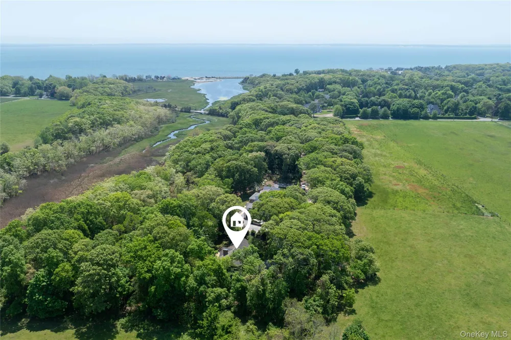 8579 New Suffolk Avenue Cutchogue, NY 11935