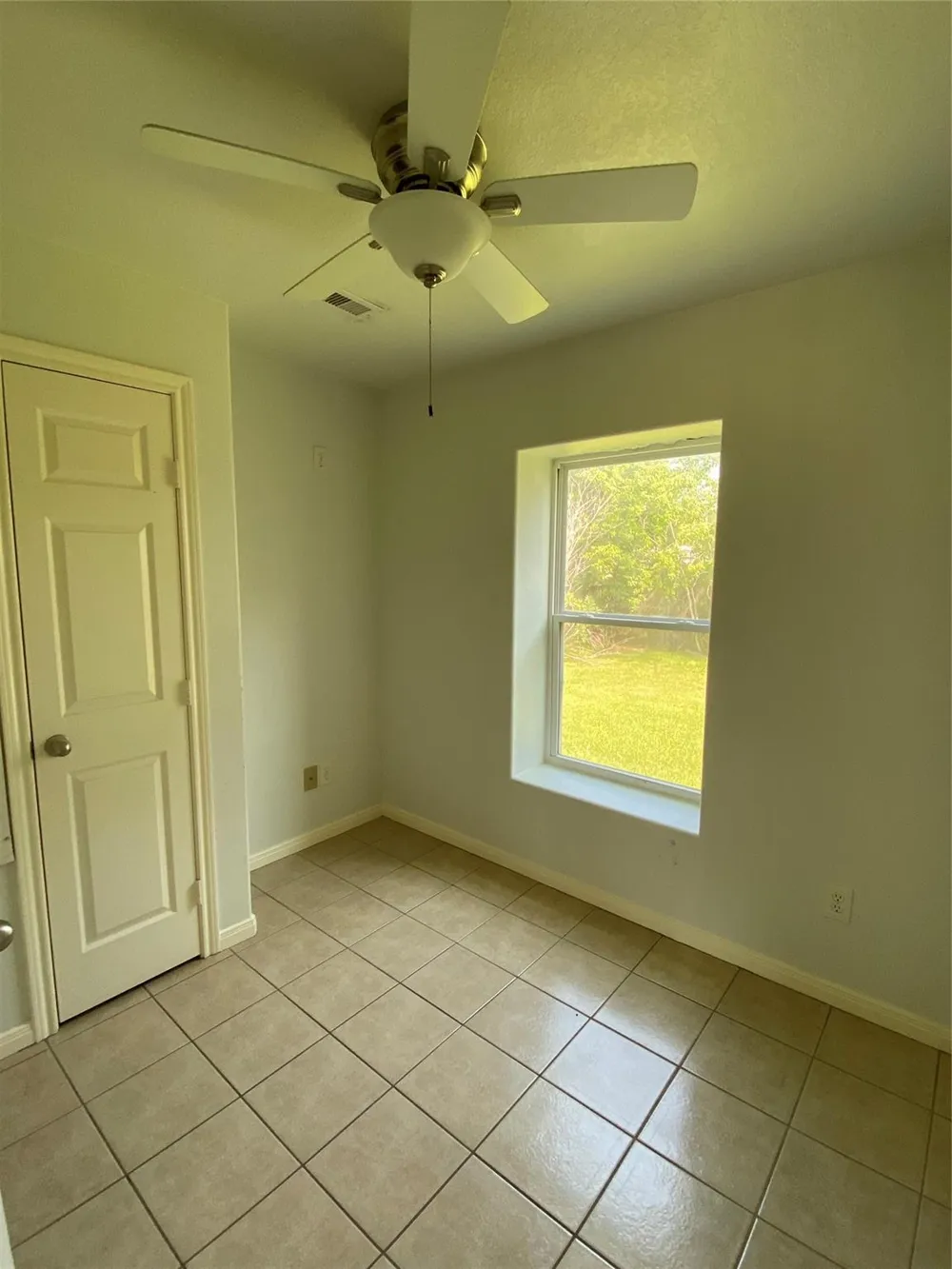 3815 Putnam Drive Bacliff, TX 77518