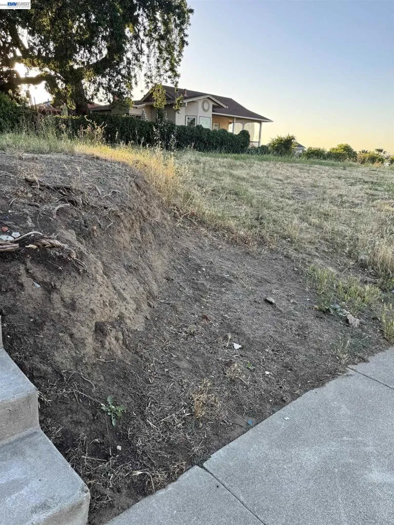 301 W 3rd. Antioch, CA 94509