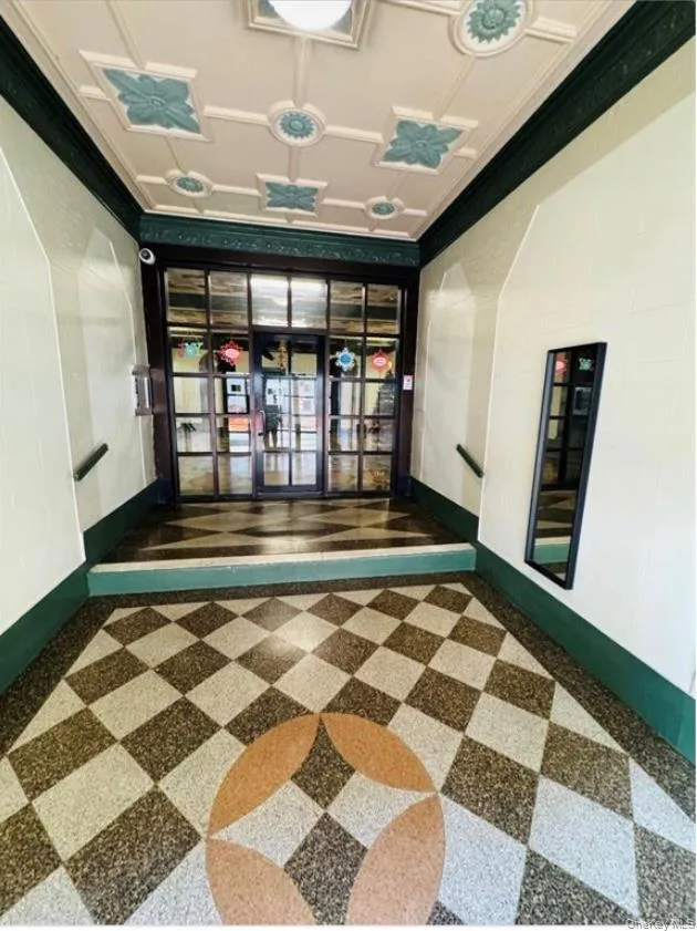 2081 Cruger Avenue Cruger #1K Bronx, NY 10462