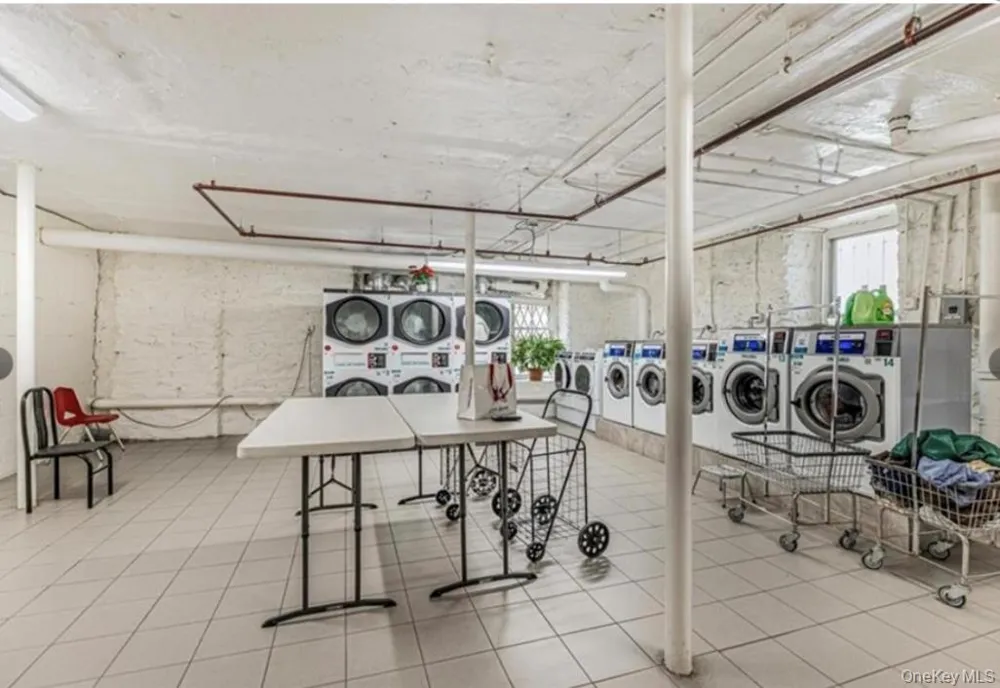2081 Cruger Avenue Cruger #1K Bronx, NY 10462
