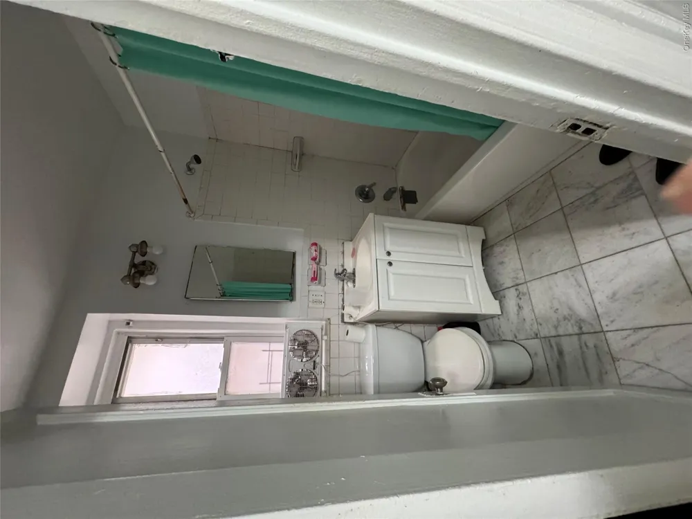 2081 Cruger Avenue Cruger #1K Bronx, NY 10462