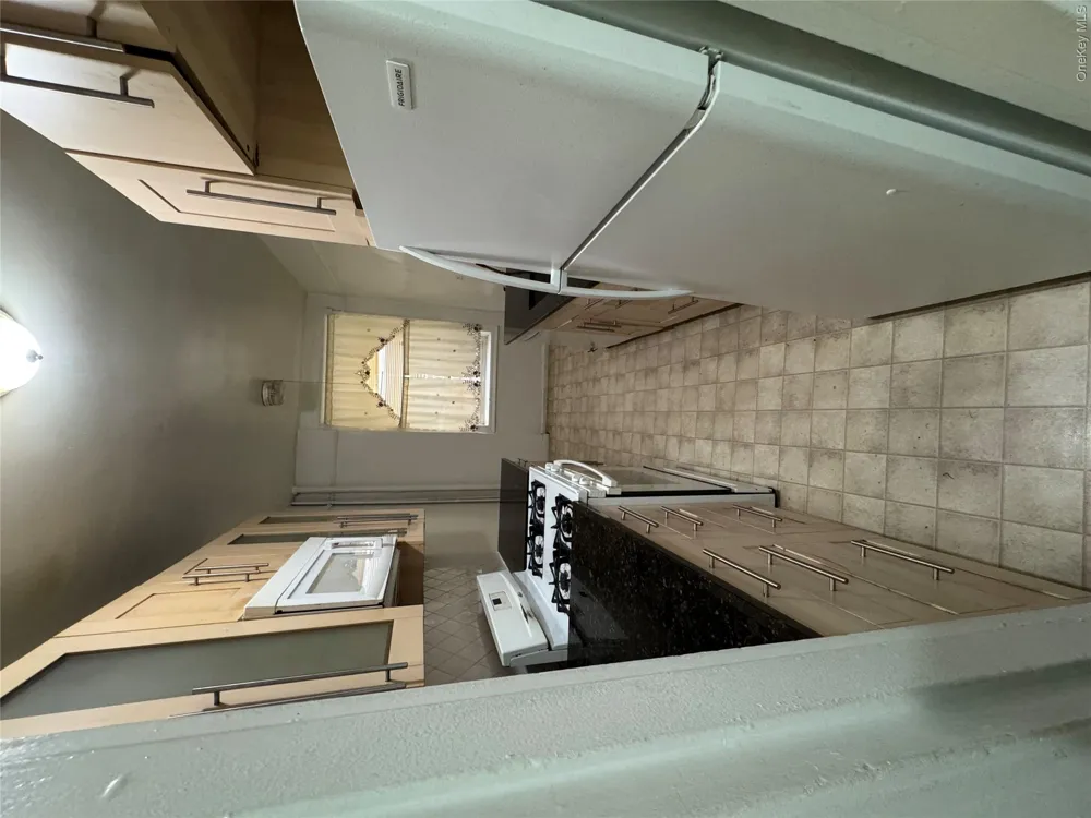 2081 Cruger Avenue Cruger #1K Bronx, NY 10462